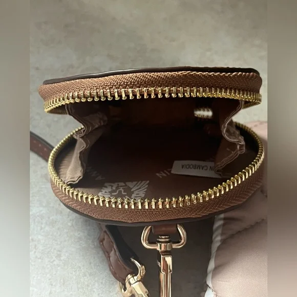 Women’s Anne Klein Beige 2-Pieces Wristlet With Coins Case NWOT - Picture 11 of 13